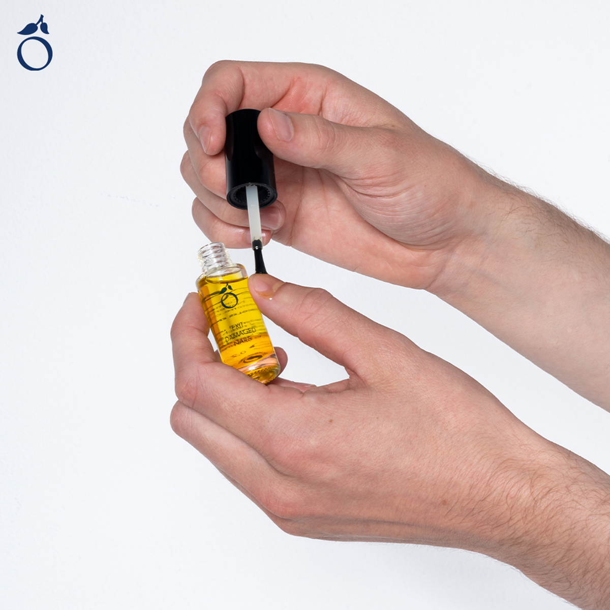 Herome EXIT Damaged Nails Rescue Oil brush applicator being opened